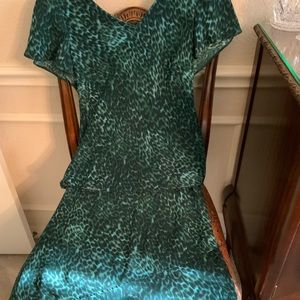 This two piece outfit is classy and feminine in this hoot weather!